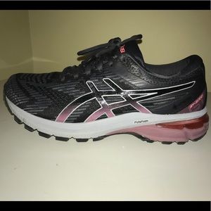 ASICS women’s 8.5 GT-2000 8 running shoes